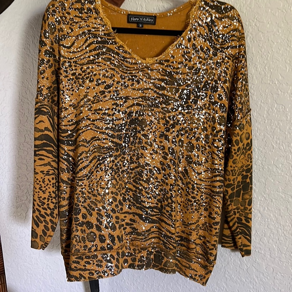 Cute top by Flora and Ashley